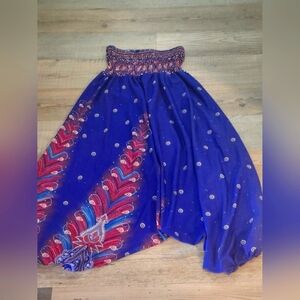 Yoga pants, one size, lightly used. Unisex.